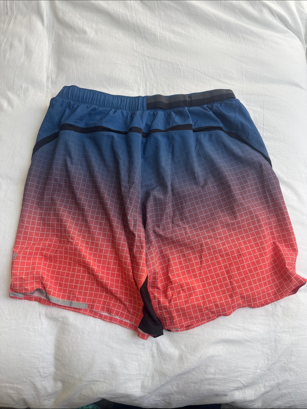 Men’s L lululemon shorts pink and blue - Picture 3 of 3
